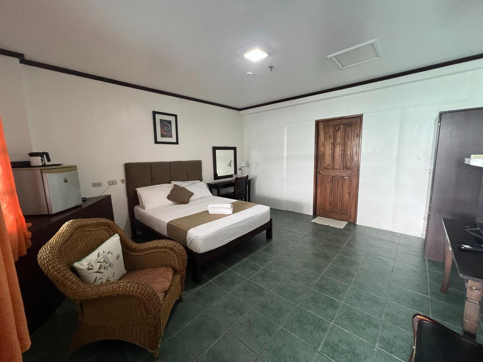 Subiza Beach Resort Olongapo Eksteriør billede