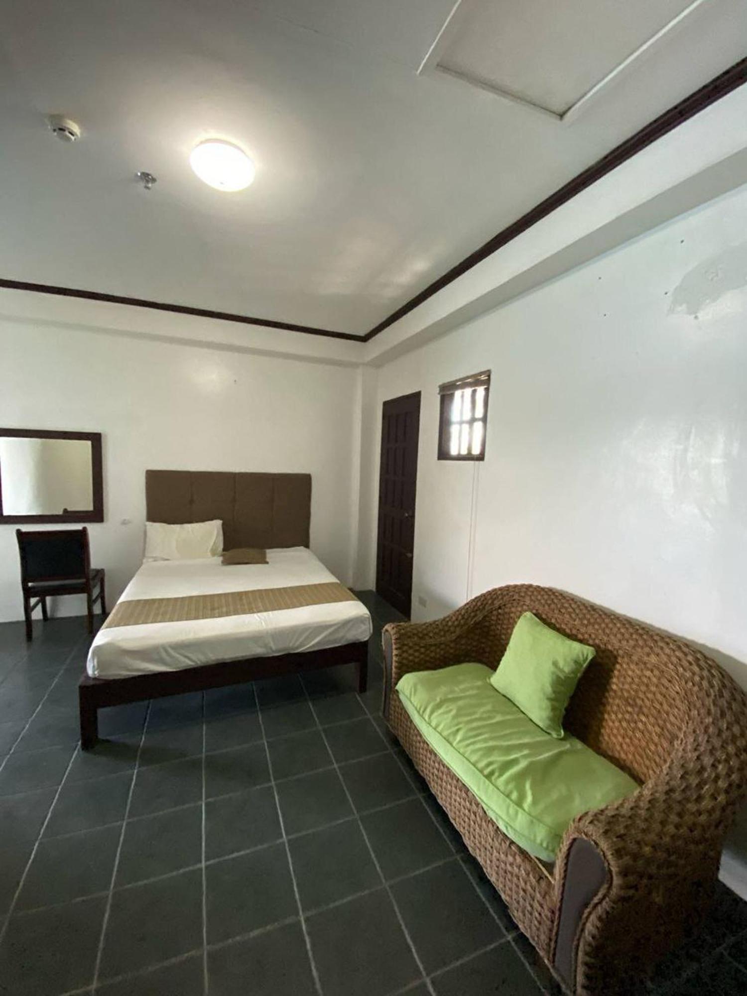 Subiza Beach Resort Olongapo Eksteriør billede